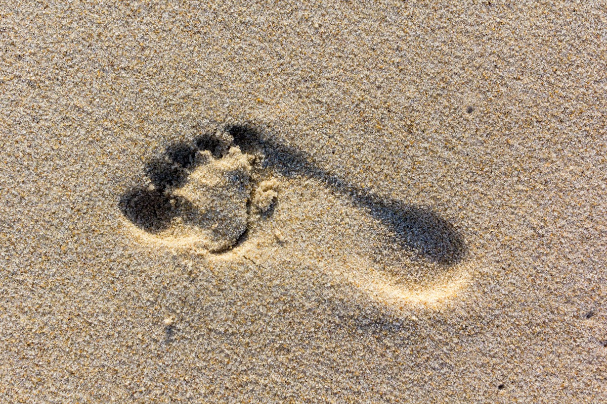 Fußabdruck im Sand am Strand auf Sylt